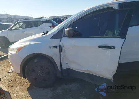 2013 Ford Escape S z USA, uszkodzony, nr VIN 1FMCU0F75DUD57254